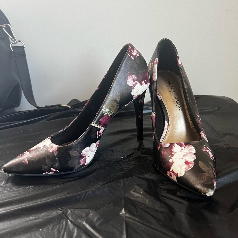 Floral pointed toe pumps